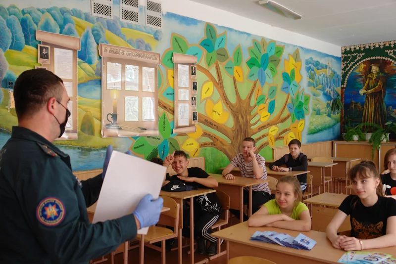 "Каникулы без дыма и огня" проходят в школьных лагерях