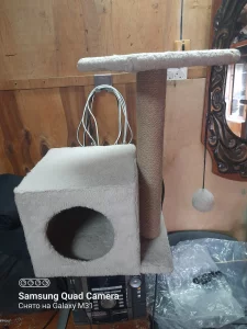 Домик с когтеточкой для кота или кошки. 50 р