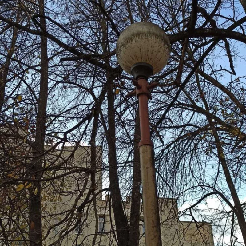 Отличные фонари в сквере