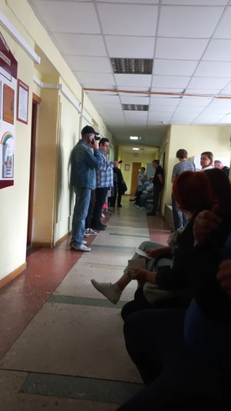 Чтобы сдать кровь с вены нужно отсидеть час - полтора...