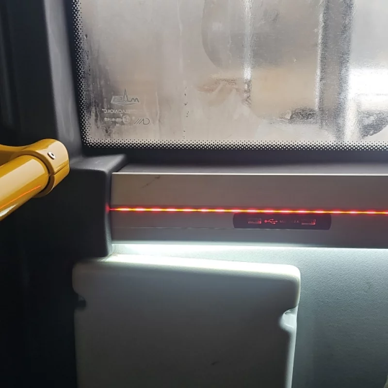 В автобусах нынче появились порты для зарядки гаджетов. Обнаружено на маршруте #70