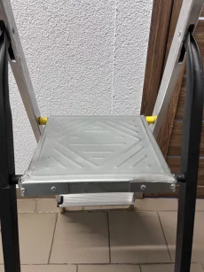 Стремянка на 4 ступеньки