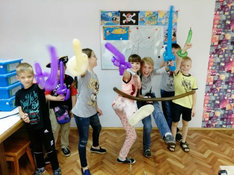 Мальчишки и девчонки, на абордаж!