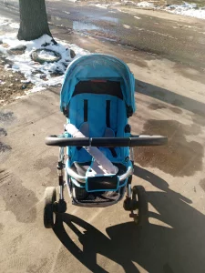 Прогулочную коляскy
