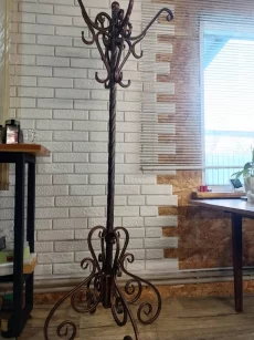 Напольная вешалка