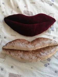 Подушка - поцелуй