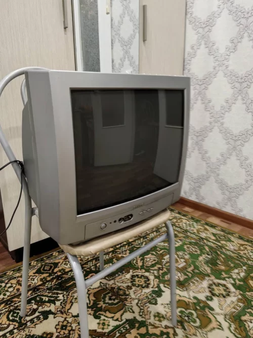 Телевизор 100р