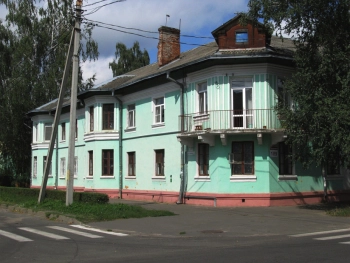 Недорогую квартиру в 1-2-этажном доме