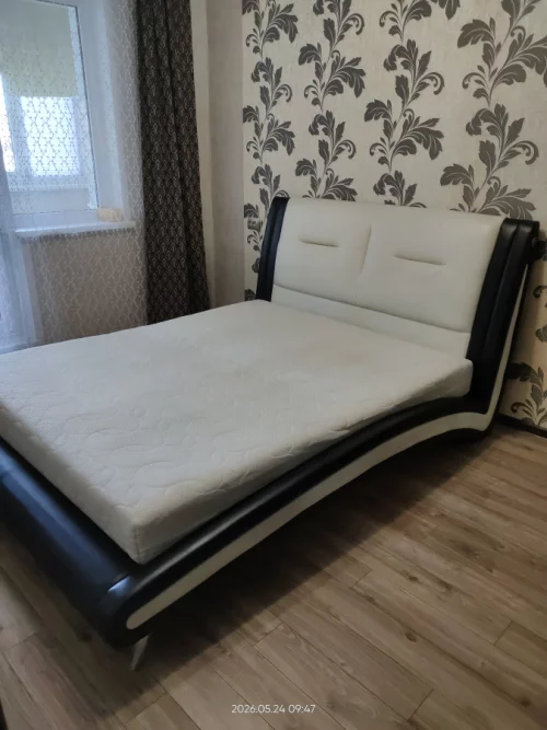 Двуспальная кровать