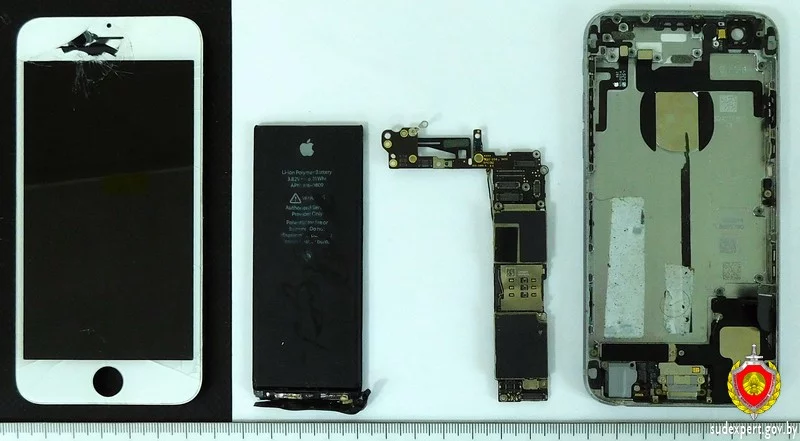 Бобруйчанка купила в интернете «iPhone» за 318 рублей — в посылке пришёл разбитый и не поддающийся ремонту телефон