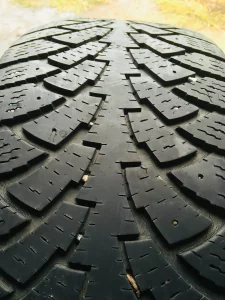 Покрышки зимние легковые 235/60/18 Nokian