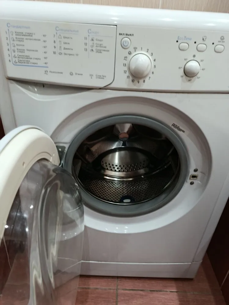 Стиральную машину Индезит 5 кг