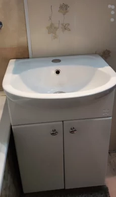 Тумба с раковиной и шкафчик