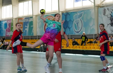 Команда из Бобруйска стала победителем турнира «Стремительный мяч» среди девушек