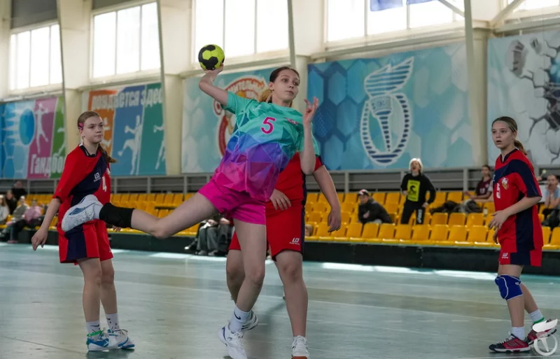 Команда из Бобруйска стала победителем турнира «Стремительный мяч» среди девушек