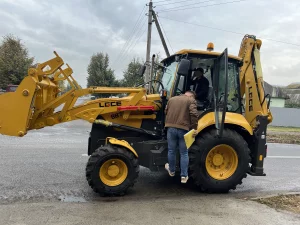 Аренда экскаватор-погрузчика, автовышка 22 м
