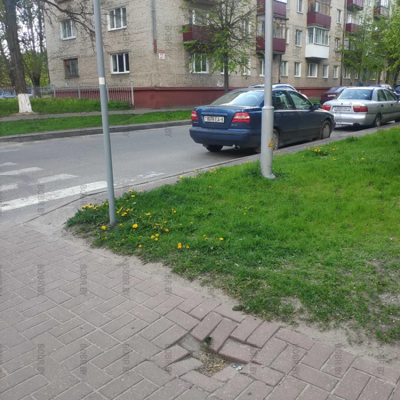 Яма, тротуарная плитка проваливается