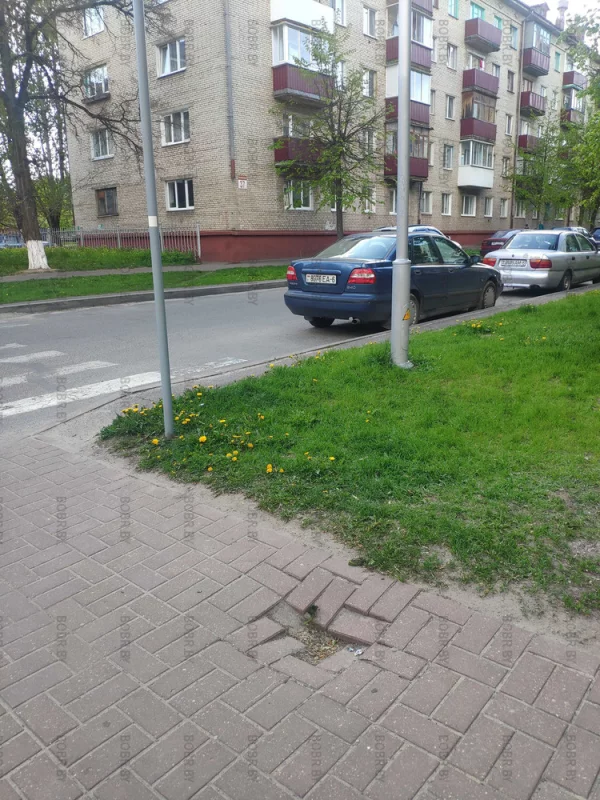 Яма, тротуарная плитка проваливается