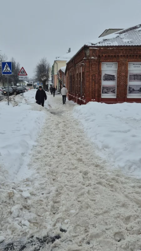 Танку проезд расчищают