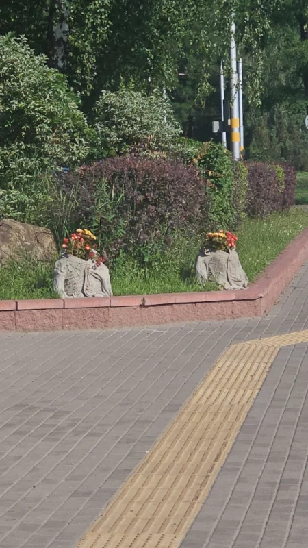 Забавные и немного пугающие клумбы