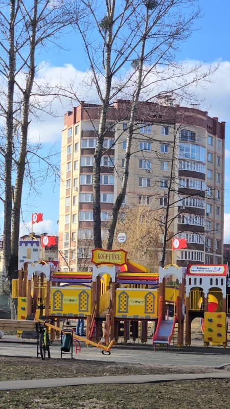 Красивая детская площадка