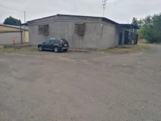 Утепленный склад отлично подойдет под СТО (высота потолка 4 метра)