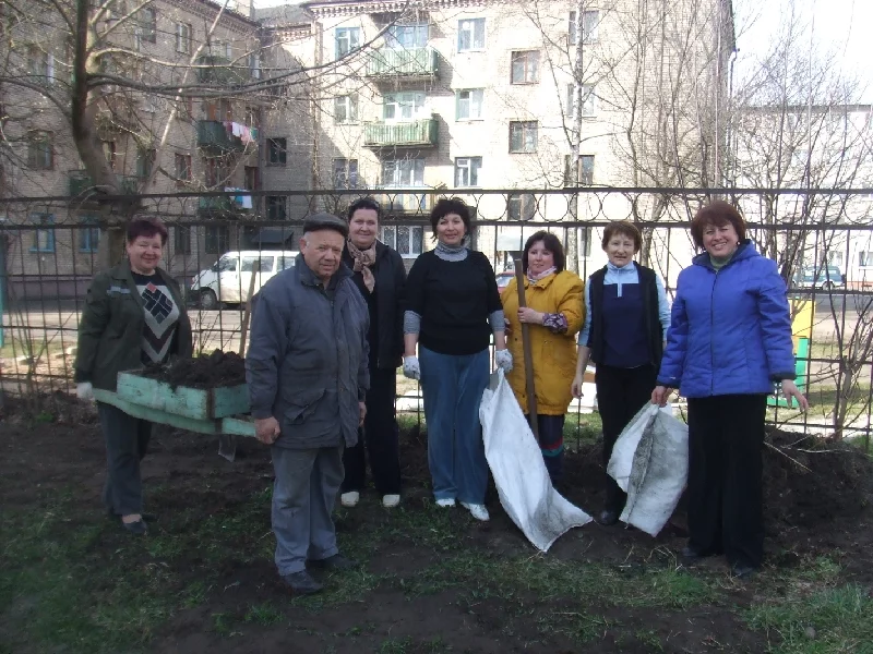 Субботник в ТЦСОН Ленинского района