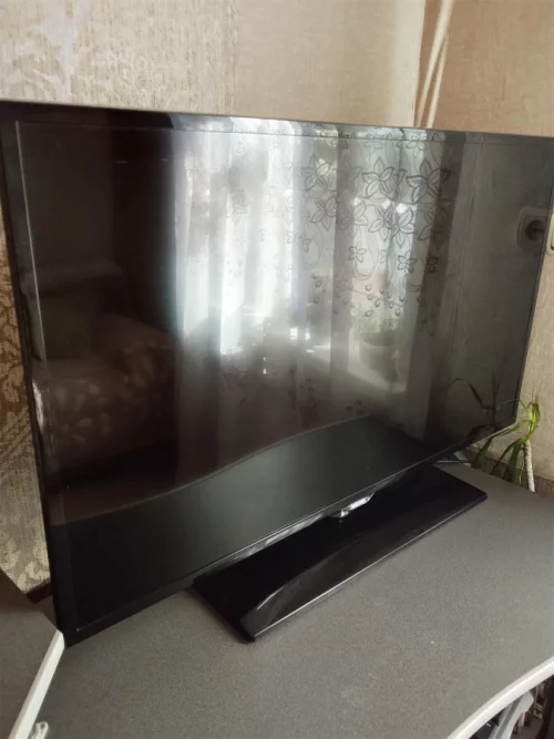Телвизор Samsung модель UE42F5300AK, Wi-Fi, Smart TV