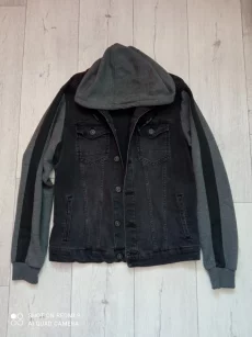 Фабричная джинсовая куртка