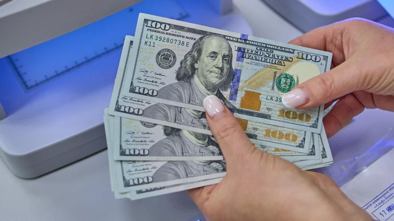 Доллар теряет в цене. Какую валюту выгодно покупать