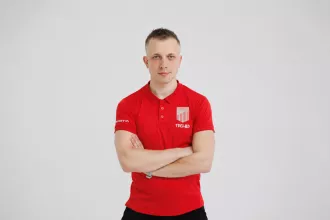 «Профессионалами станут единицы». Как тренер из Бобруйска учит детей не только играть в футбол