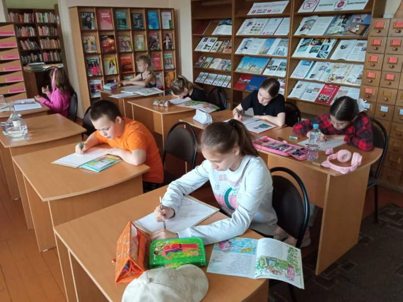 "Пушкин - Сказочник": Творческий урок для юных художников в Бобруйской библиотеке А.С. Пушкина