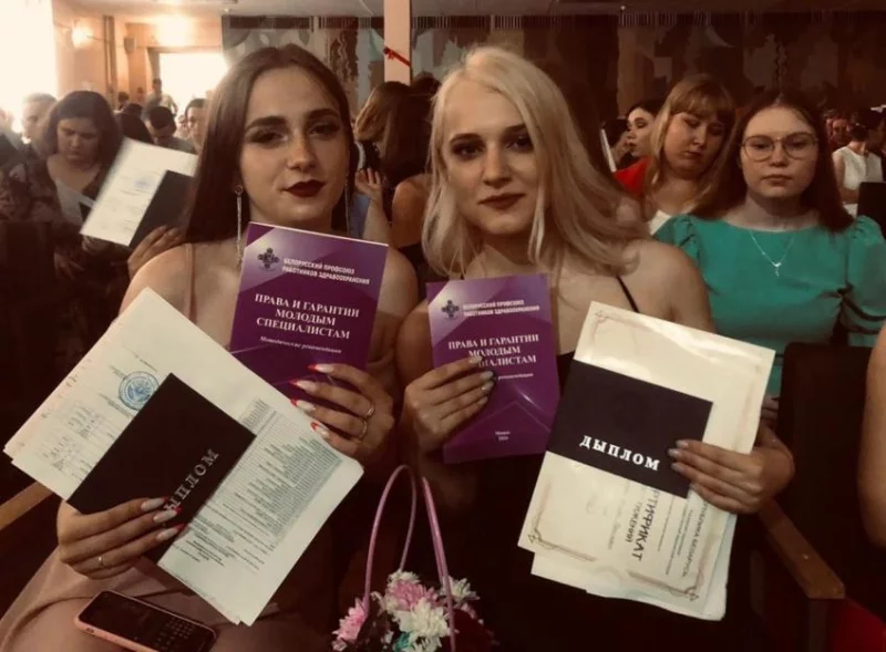 Более 170 выпускникам Бобруйского медколледжа торжественно вручили дипломы