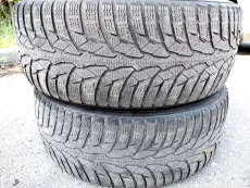 215/60/16 "Nokian" (2 шт.) - 35 р