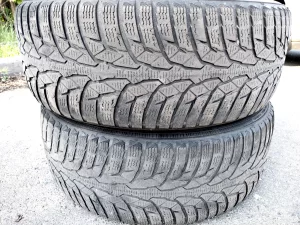 215/60/16 "Nokian" (2 шт.) - 35 р