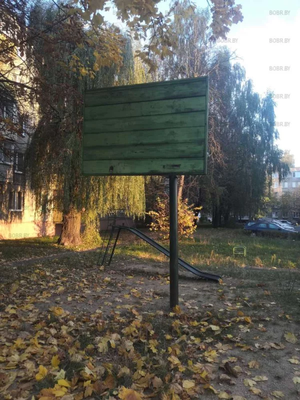 Баскетбольная площадка, но без кольца((