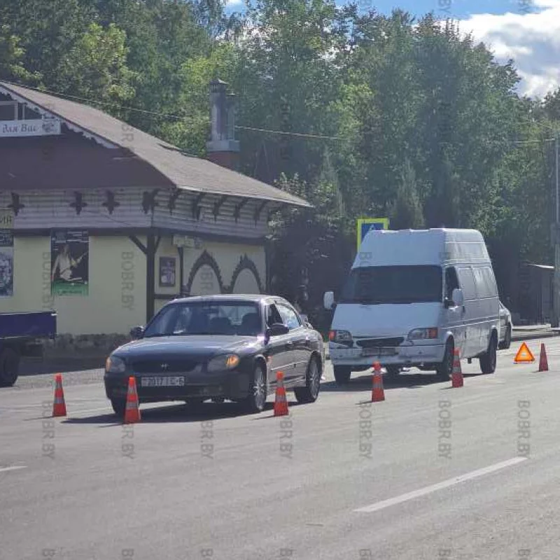 ДТП по адресу улица 50 лет ВЛКСМ возле магазина Евроопт точка В настоящее время оформление ДТП происходит с участием патрульных инспекторов дорожного регулирования