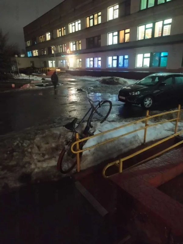 Парковка возле поликлиники