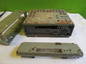 Кассетная автомагнитола со съемной передней панелью