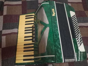 Аккордеон Мрия. 150 р. Или обменяю
