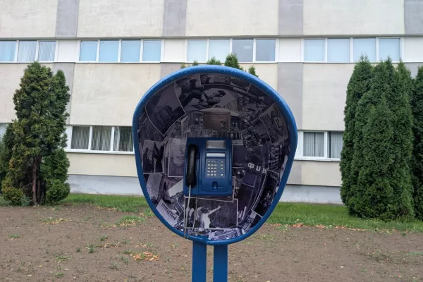 Таксофон вернулся на ул. Советскую. Но с него не позвонить