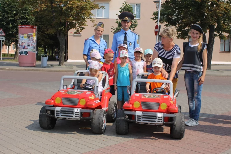 Водитель! Включи ближний свет фар!