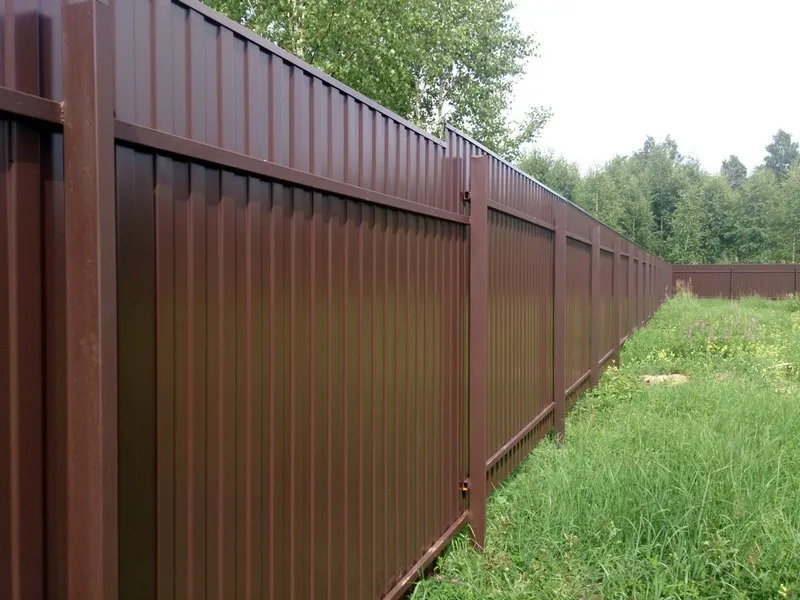 Монтаж под ключ заборов и крыш.
