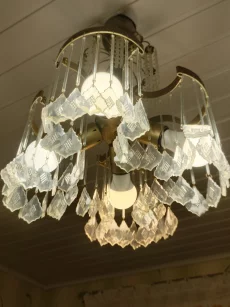 Люстры, бра