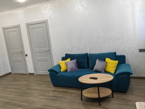 Продаётся 2-х комнатная квартира в центре города.