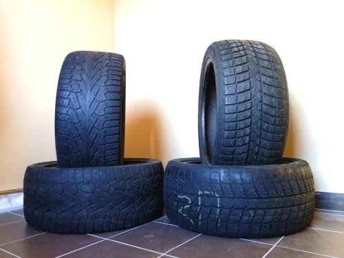 Комплект Зимних шин 295/40 R21 (400р)