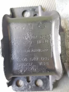 Подушка двигателя рено