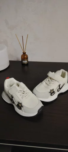 Детские кроссовки