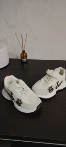 Детские кроссовки