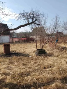 Участок земли с летним домиком